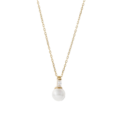 Colar Auva da Majorica de corrente prada dourada banhada a ródio de tom dourado com um pendente de pérola redondo que conta com uma pequena zircónia transparente por cima.
