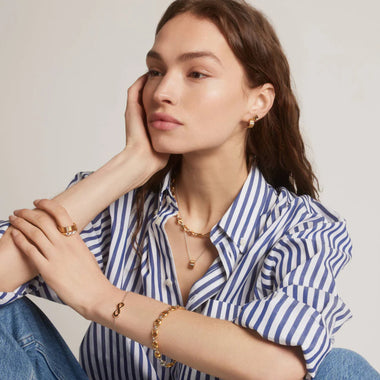 Senhora com Anel Ti Sento - Milano Prata 925 dourado com 3 zircónias ao estilo solitário