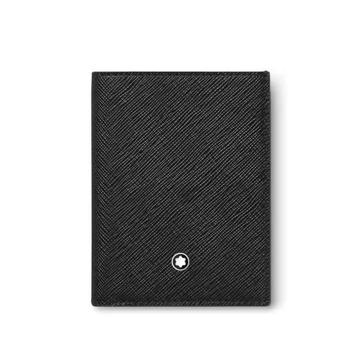 Uma carteira de couro da Montblanc na cor preta com uma superfície texturizada com design elegante e sofisticado. Ela apresenta o emblemático emblema da Montblanc em branco e preto, centralizado na metade inferior frontal da carteira. A estrutura compacta e plana sugere um acessório sofisticado para carregar itens essenciais.