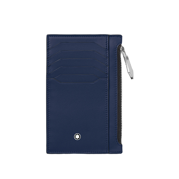 Uma carteira de couro da Montblanc na cor azul profundo, apresentando vários compartimentos para cartões na frente com um padrão em relevo distinto. A carteira tem um fecho prateado no lado direito e é adornada com o emblemático emblema da Montblanc no centro inferior. O fundo é branco puro, destacando o design e a cor da carteira.