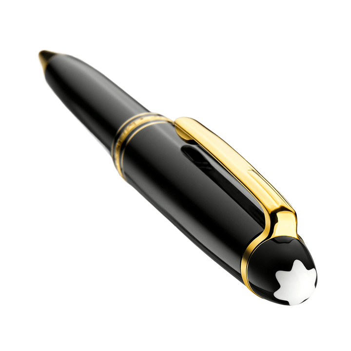 Esferográfica de resina da Montblanc com acabamento preto brilhante e detalhes em ouro, incluindo o clipe e os anéis. O emblemático emblema da Montblanc é visível no topo da tampa da caneta, que é branco e tem formato de estrela ou floco de neve.”