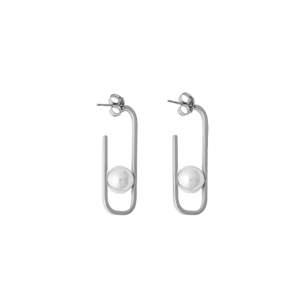 Brincos Michael Kors Atenea totalmente prateados em formato rectangular com pérolas purano perto da base