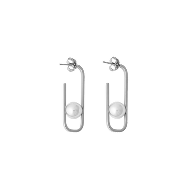 Brincos Michael Kors Atenea totalmente prateados em formato rectangular com pérolas purano perto da base