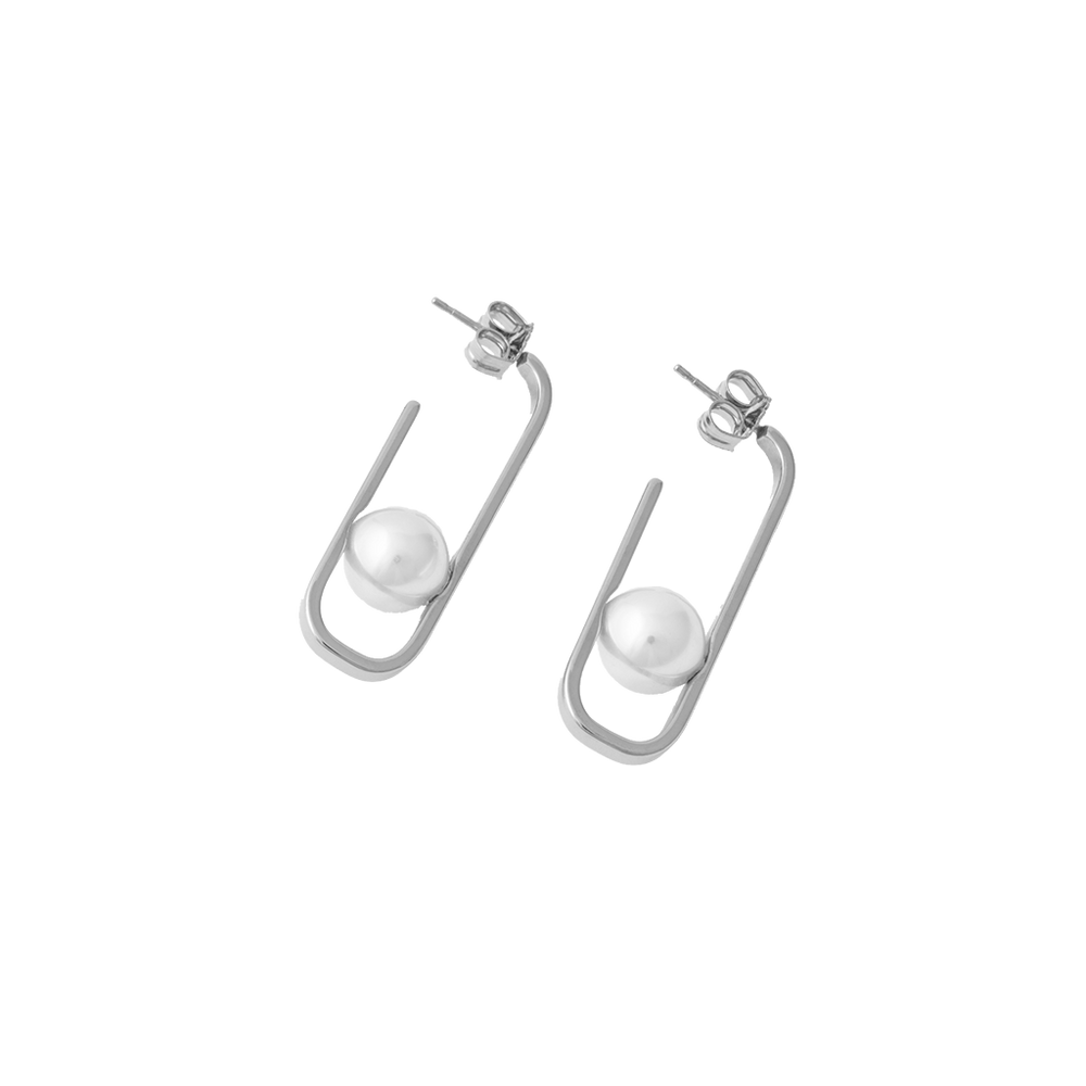 Brincos Michael Kors Atenea deitados totalmente prateados em formato rectangular com pérolas purano perto da base