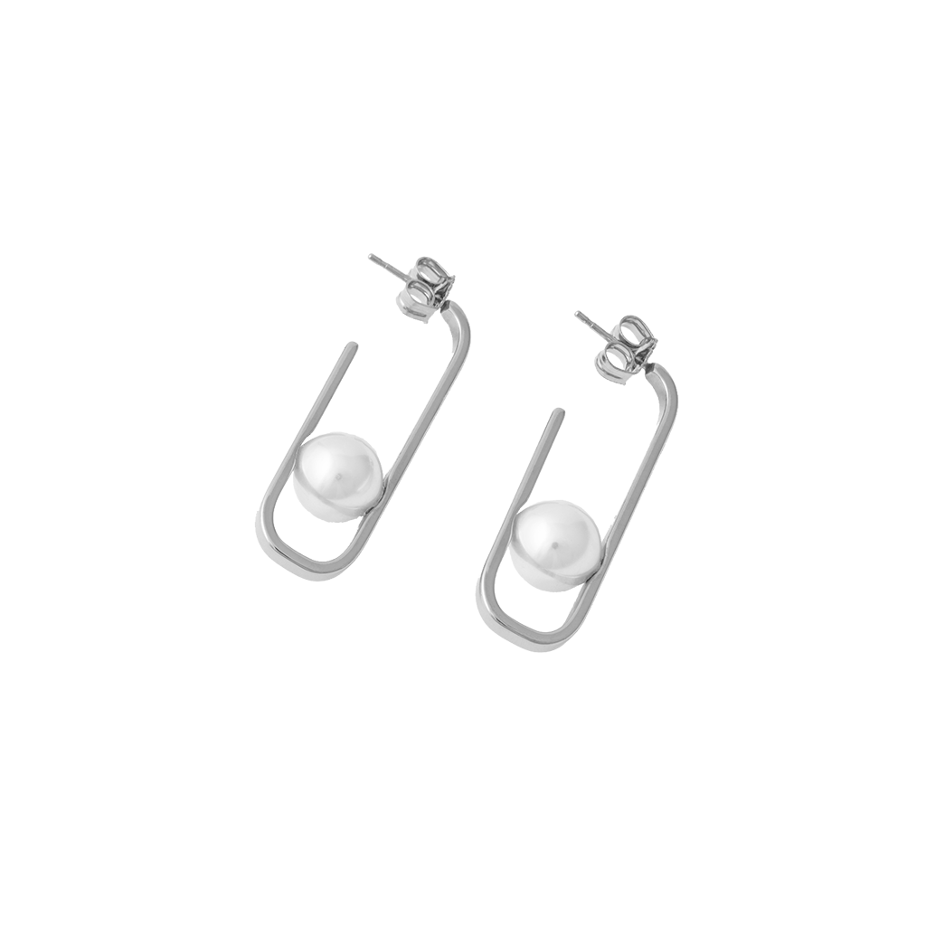 Brincos Michael Kors Atenea deitados totalmente prateados em formato rectangular com pérolas purano perto da base