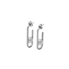 Brincos Michael Kors Atenea vista traseira totalmente prateados em formato rectangular com pérolas purano perto da base