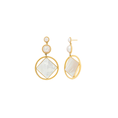 Brincos Majorica Nacar dourados redondos com preenchimento em pérolas de 6 e 10mm e com quadrado no centro do circulo maior também preenchida com madrepérola