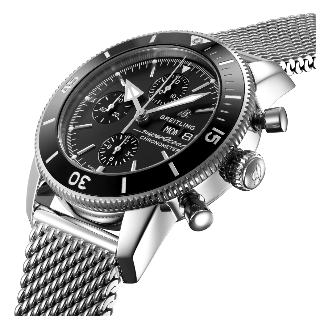 Pormenor mostrador preto do relógio Superocean Heritage Chronograph totalmente prateado