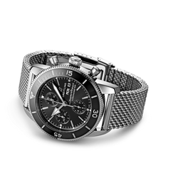 Relógio deitado de lado Superocean Heritage Chronograph totalmente prateado com mostrador preto