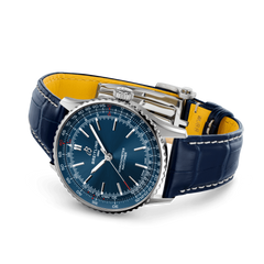 relógio de lado navitimer automatic pulseira e mostrador azul