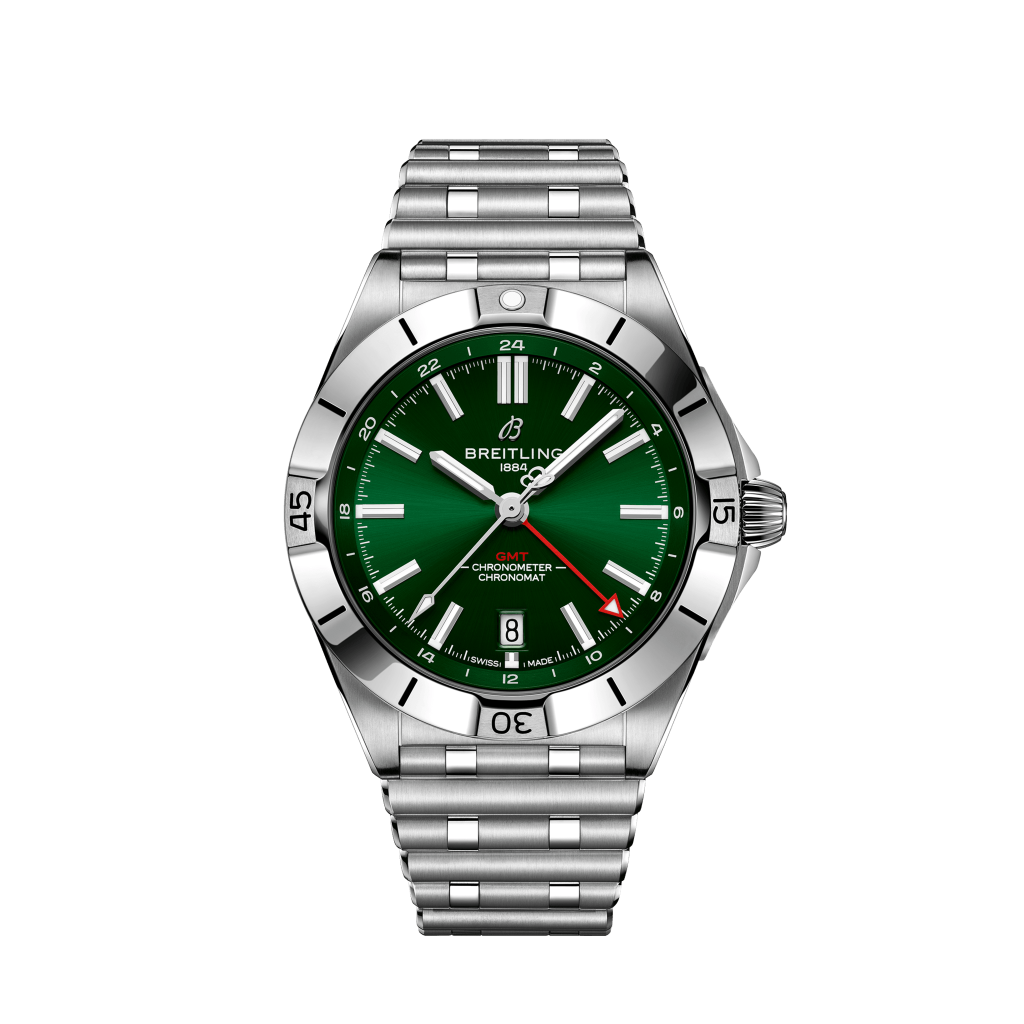 Relógio de pulso Breitling de aço inoxidável com mostrador verde, marcações brancas e prateadas, ponteiros luminosos e janela de data às 3 horas. O bisel tem números gravados e a pulseira é feita de elos de aço inoxidável combinando. O relógio possui certificação de cronômetro, conforme indicado pelo texto no mostrador.