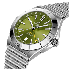 Detalhe do mostrador verde do Relógio Breitling Chronomat Automatic GMT 40mm x Giannis Antetokounmpo prateado