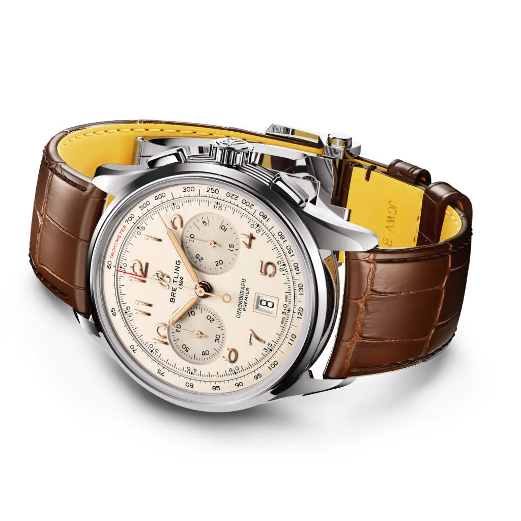 Relógio Breitling Premier B01 Chronograph 42mm de caixa prateada, pulseira de pele castanha com mostrador creme deitado de lado