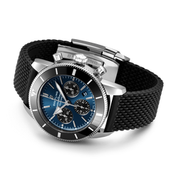 relógio de lado superocean heritage pulseira preta e mostrador azul