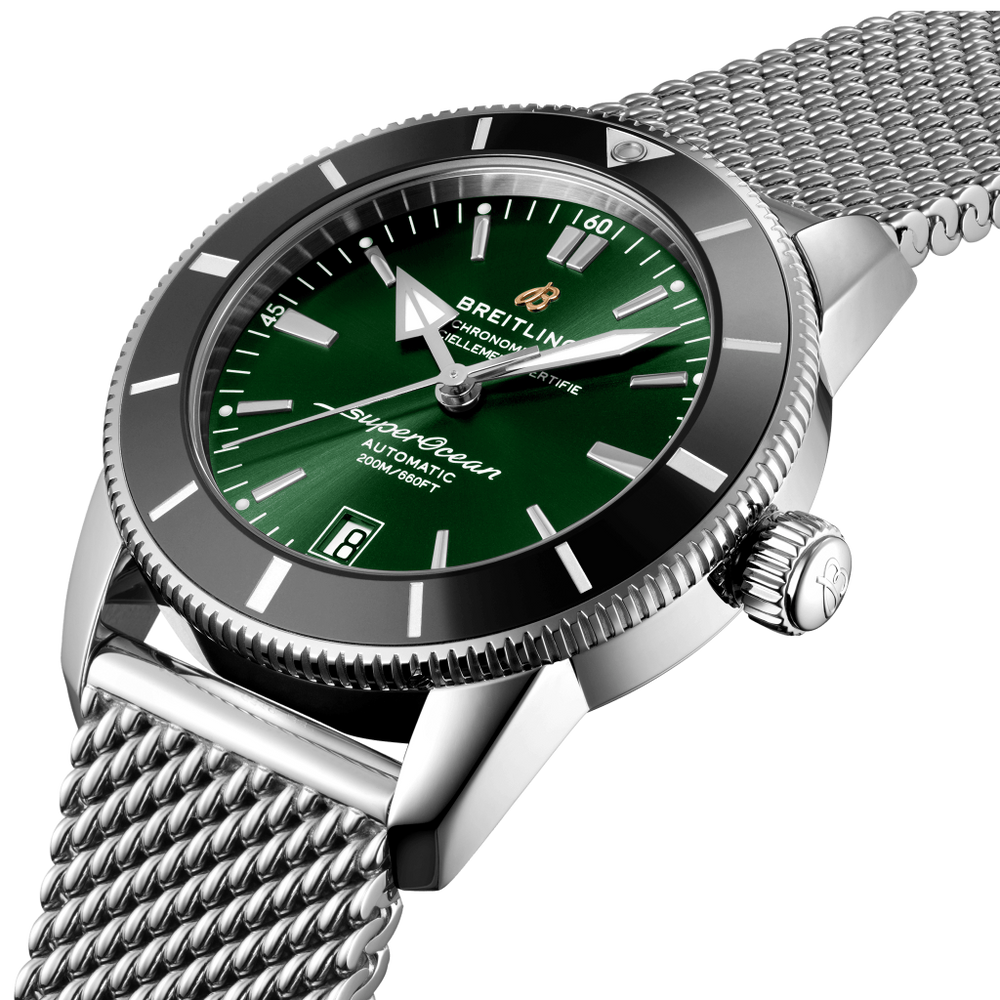 Pormenor mostrador verde do relógio Superocean Heritage B20 Automatic prateado