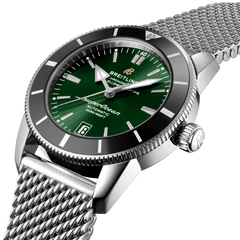 Pormenor mostrador verde do relógio Superocean Heritage B20 Automatic prateado