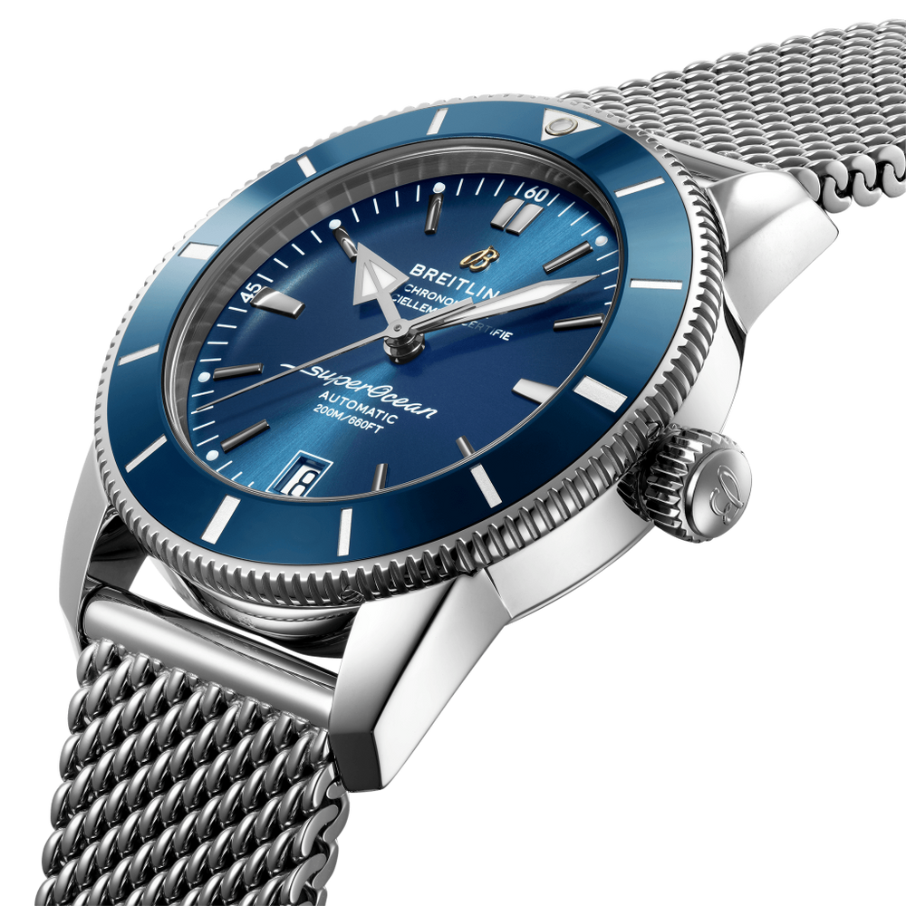 Pormenor mostrador azul do relógio Superocean Heritage B20 Automatic prateado