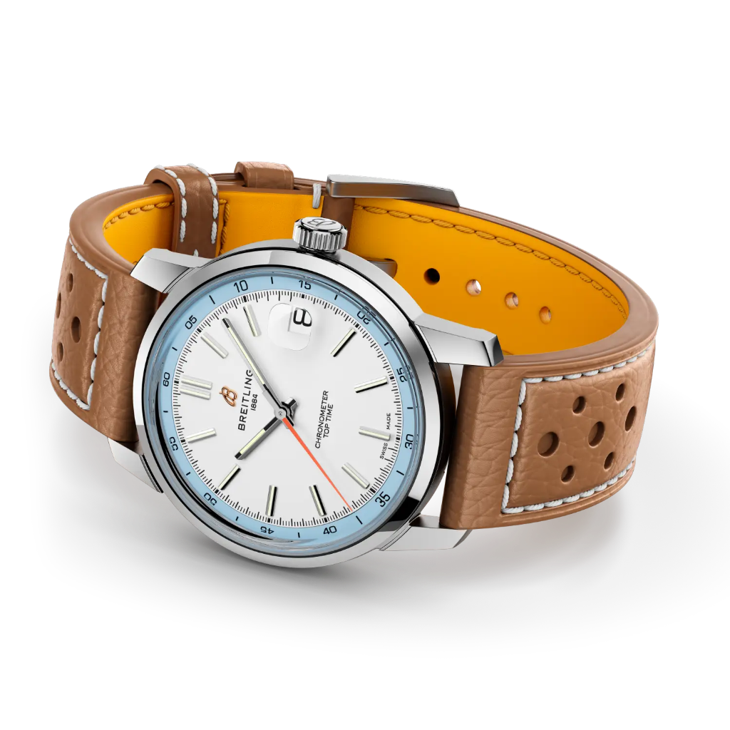 Relógio Breitling Top Time B31 38mm de caixa prateada, pulseira de pele castanha clara com mostrador branco com rebordo azul deitado de lado