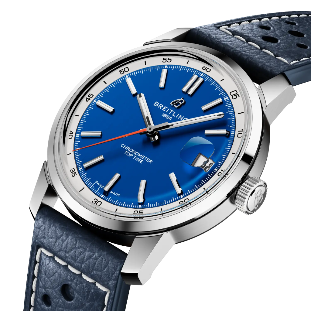 Pormenor mostrador azul com rebordo branco de caixa prateada do Relógio Breitling Top Time B31 38mm de caixa prateada, pulseira de pele azul escura