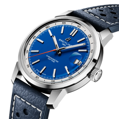 Pormenor mostrador azul com rebordo branco de caixa prateada do Relógio Breitling Top Time B31 38mm de caixa prateada, pulseira de pele azul escura