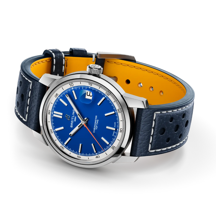 Relógio Breitling Top Time B31 38mm de caixa prateada, pulseira de pele azul escura com mostrador azul com rebordo branco deitado de lado