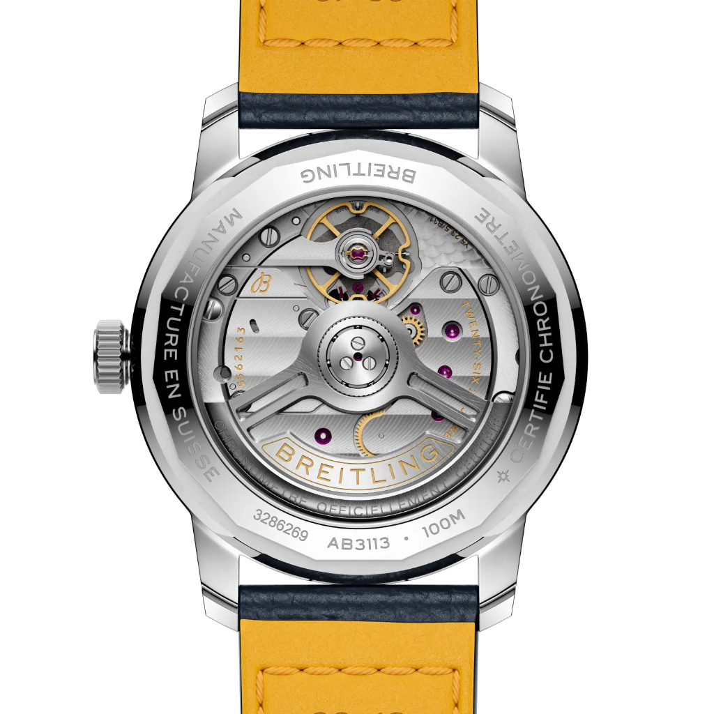 Tampa transparente com vista para o mecanismo do Relógio Breitling Top Time B31 38mm de caixa prateada, pulseira de pele azul escura com mostrador azul com rebordo branco