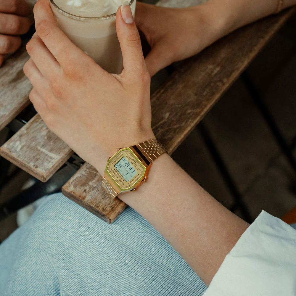 Pulso senhora com relógio Casio Vintage Connect  totalmente dourado com conectividade ao smartphone