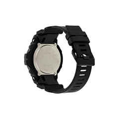 Um relógio de pulso de resina preta com mostrador redondo e sem marcações ou números visíveis no mostrador. O relógio possui uma moldura texturizada e dois botões no lado direito da caixa, sugerindo funcionalidades adicionais além de mostrar a hora. A pulseira também é preta, com uma fivela e recortes retangulares ao longo de seu comprimento, provavelmente para ajuste e estilo.