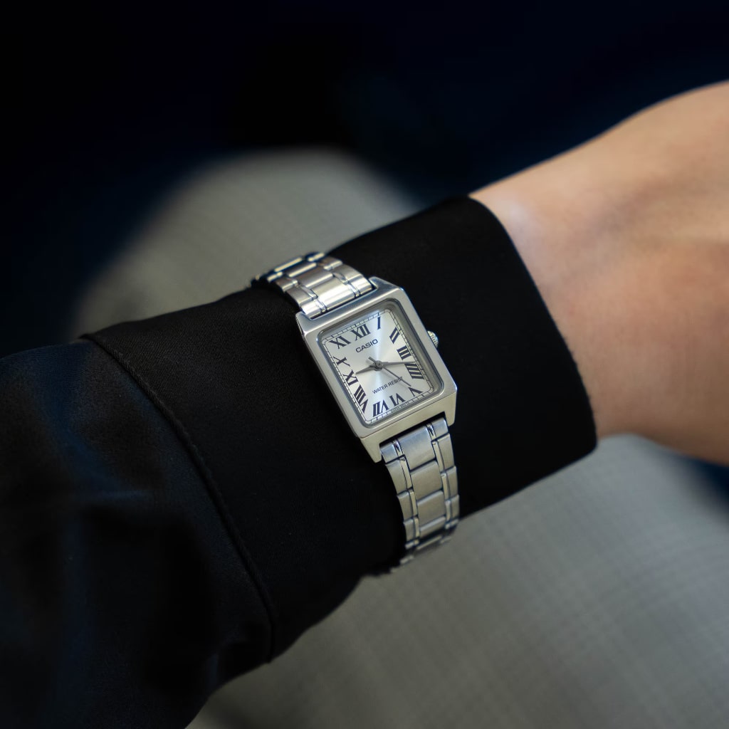 Pulso senhora com relógio Timeless Standard totalmente prateado com mostrador romano