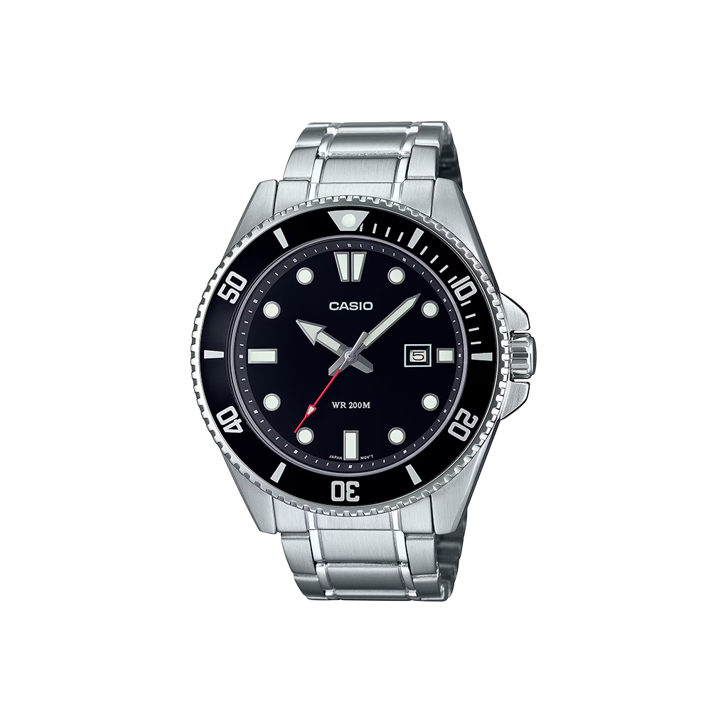 Relógio Casio Standard Prateado com coroa de segundos e horas, e mostrador preto