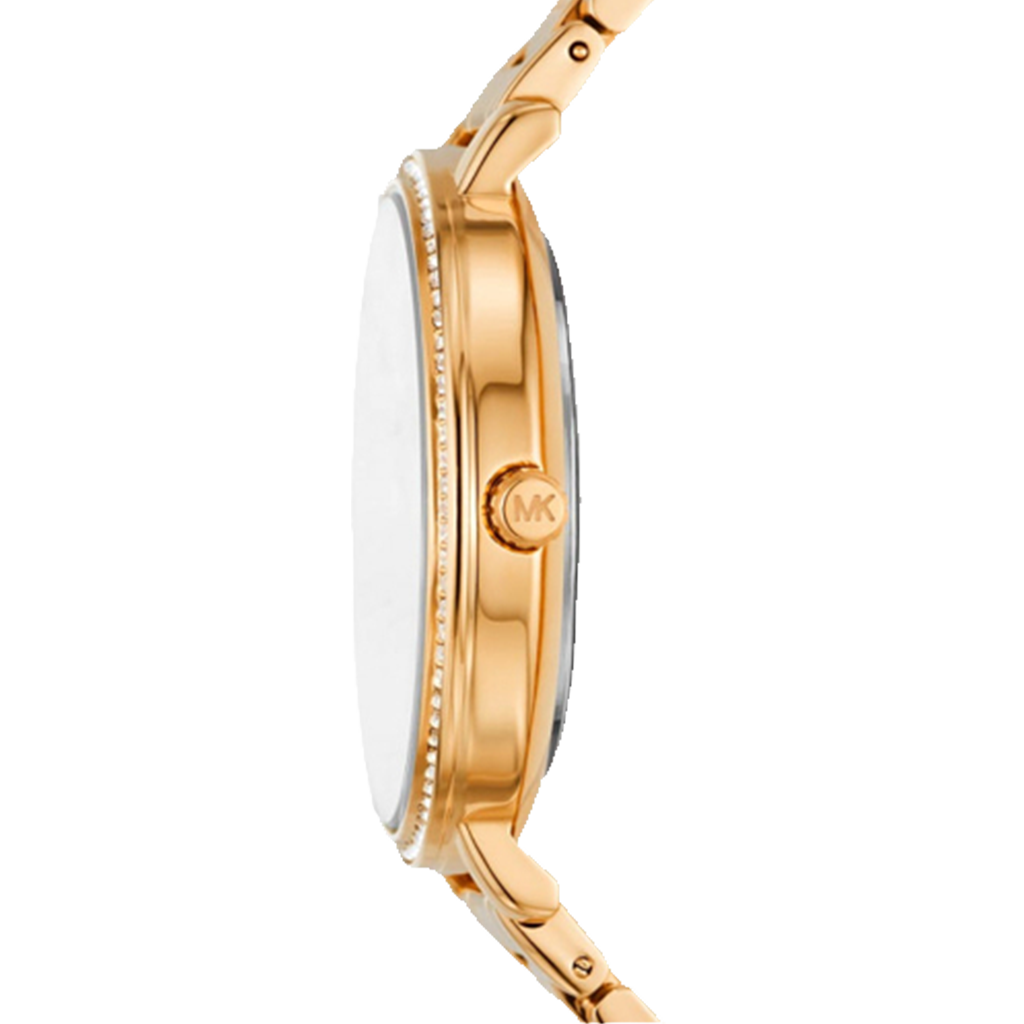 Vista lateral do Relógio Michael Kors Pyper dourado com logotipo no mostrador preto