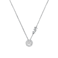 colar de prata banhado a ródio com zircónias da Michael Kors. O colar apresenta uma corrente delicada com um pingente circular incrustado com várias pequenas pedras de zircónia, criando um efeito cintilante. Acima do pingente, as iniciais da marca Michael Kors ‘MK’ estão integradas ao design em uma fonte estilizada, também adornada com pedras de zircónia para combinar com o pingente.
