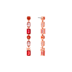 Par de brincos de prata com design linear e pedras de Zircónia. Os brincos apresentam uma sequência de pedras redondas e quadradas, alternadas e fixadas em engastes que permitem máxima reflexão da luz. As pedras têm um tom vermelho intenso, simulando a aparência de rubis, e estão montadas em prata com banho de ouro rosa, criando um contraste elegante. Cada brinco é composto por três pedras redondas intercaladas com duas quadradas, resultando em uma peça sofisticada e brilhante, ideal para ocasiões formais.