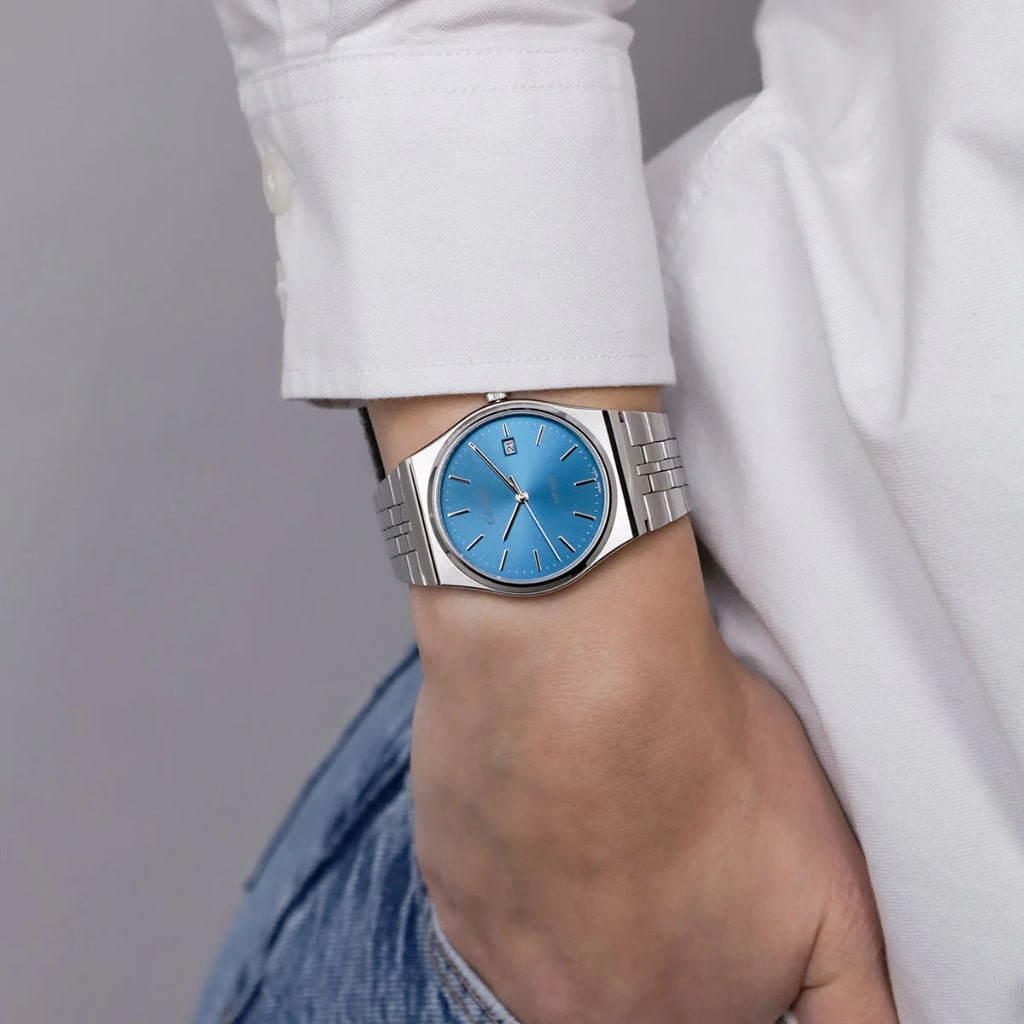 Pulso senhora com relógio Timeless Standard prateado com mostrador azul