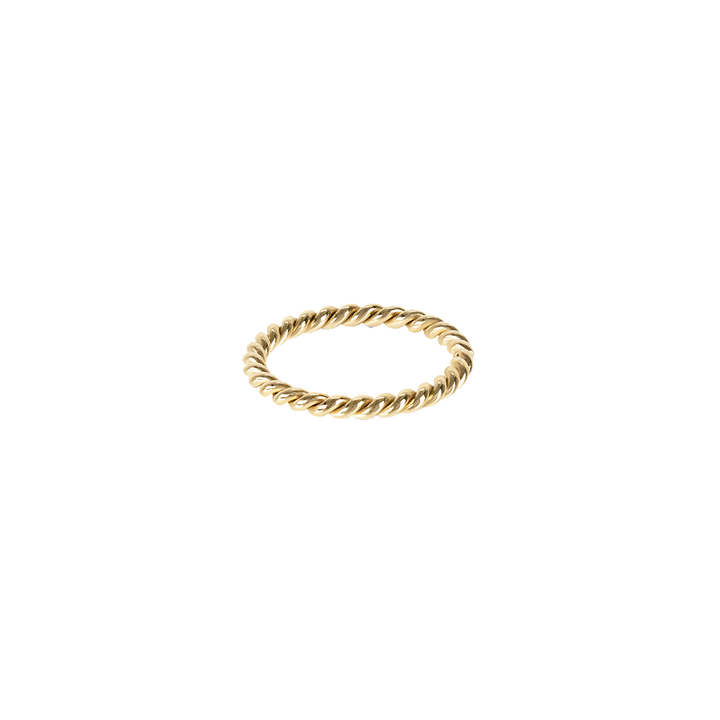 Imagem de um único anel de aço torcido com acabamento em tom de ouro, apresentando um design semelhante a uma corda com uma série de ranhuras e sulcos helicoidais que lhe dão uma aparência texturizada.