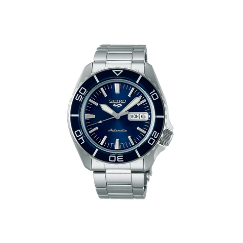 Relógio Seiko 5 Sports SKX Suits Style 42.5mm prateado com mostrador azul e indicação de semana e dia do mês