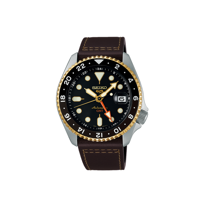 Relógio Seiko 5 Sports SKX Specialist Style 42.5mm de pulseira pele castanha com caixa prateada e dourada e  mostrador preto com indicação do dia do mês