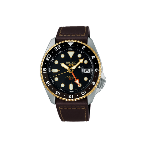 Relógio Seiko 5 Sports SKX Specialist Style 42.5mm de pulseira pele castanha com caixa prateada e dourada e  mostrador preto com indicação do dia do mês