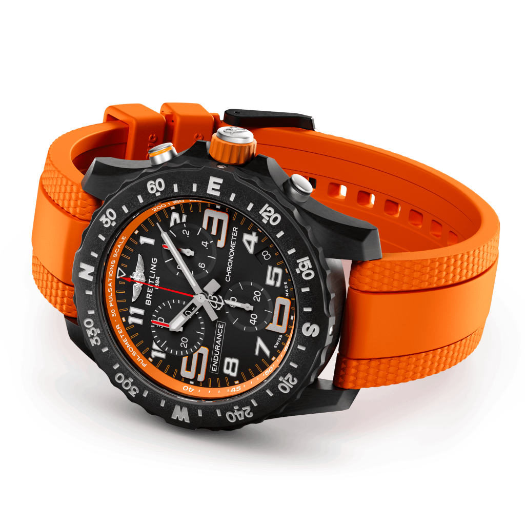 relógio de lado endurance pro pulseira laranja e mostrador preto
