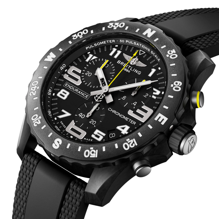 Pormenor mostrador preto do relógio 44mm Professional Endurance Pro pulseira silicone e caixa pretos