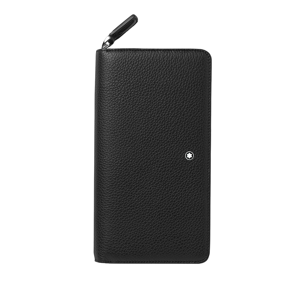 Uma carteira de couro da Montblanc, apresentando um design elegante em preto com uma superfície texturizada. A carteira tem uma orientação vertical e parece estar fechada, com um emblema prateado da Montblanc perto do canto inferior direito. Um puxador de zíper é visível na parte superior, sugerindo um compartimento com zíper para fechamento seguro.