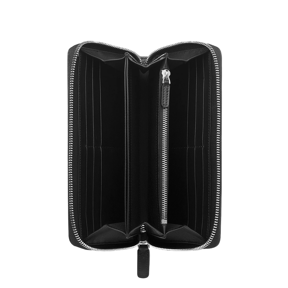 Carteira de couro Montblanc aberta, exibindo vários compartimentos para cartões e um compartimento central com zíper. A carteira é apresentada contra um fundo branco, destacando seu design elegante em preto e o emblema característico da Montblanc no puxador do fecho.