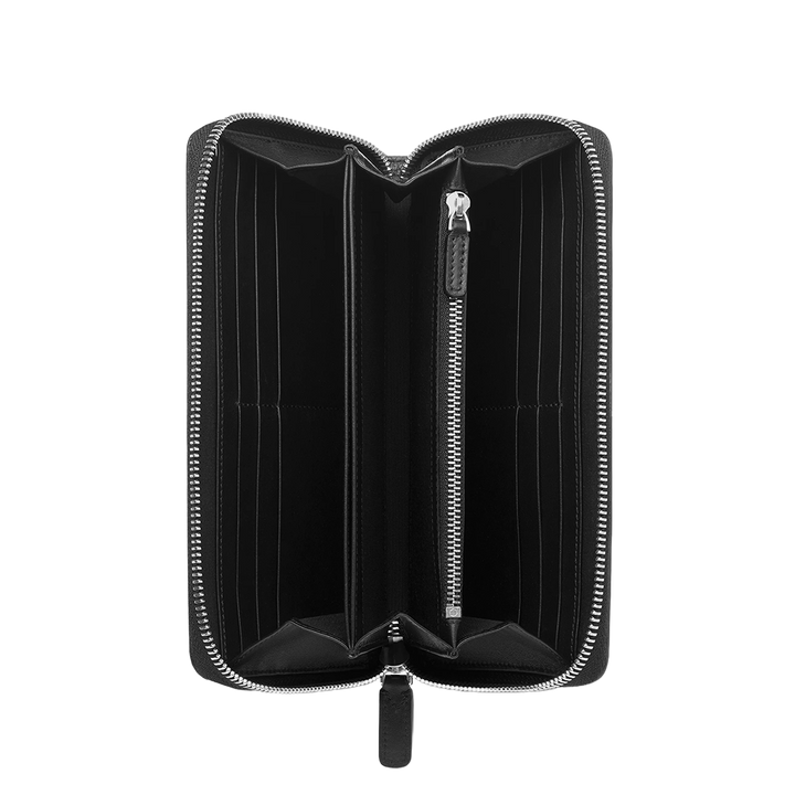 Carteira de couro Montblanc aberta, exibindo vários compartimentos para cartões e um compartimento central com zíper. A carteira é apresentada contra um fundo branco, destacando seu design elegante em preto e o emblema característico da Montblanc no puxador do fecho.