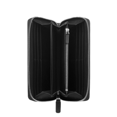 Carteira de couro Montblanc aberta, exibindo vários compartimentos para cartões e um compartimento central com zíper. A carteira é apresentada contra um fundo branco, destacando seu design elegante em preto e o emblema característico da Montblanc no puxador do fecho.