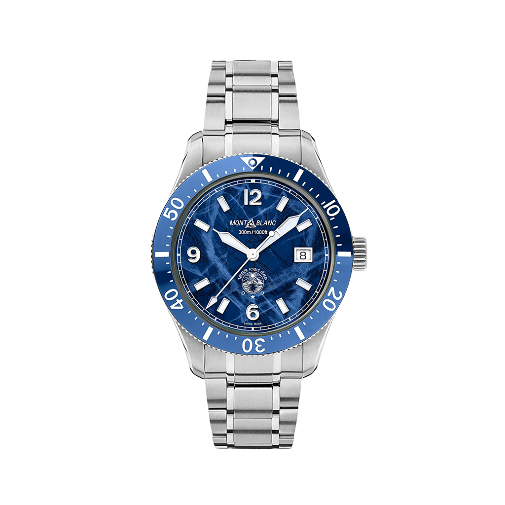 imagem frontal do Montblanc 1858 Iced Sea Automatic Date, relógio de mergulho desportivo com um mostrador inspirado nas profundezas de um mar nórdico e detalhes prateados