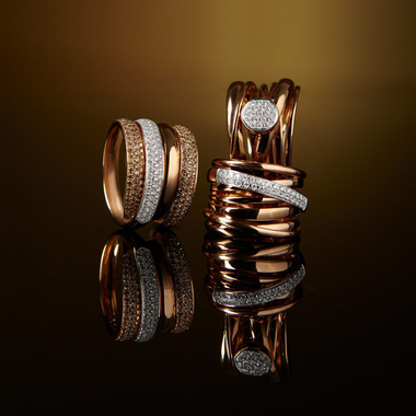 imagem de vários anéis da colecção Claire Rose Gold com diamantes