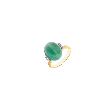 imagem do Anel Amuleti Amazónia com aventurina verde no centro, rodeada de diamantes e ouro 18k 