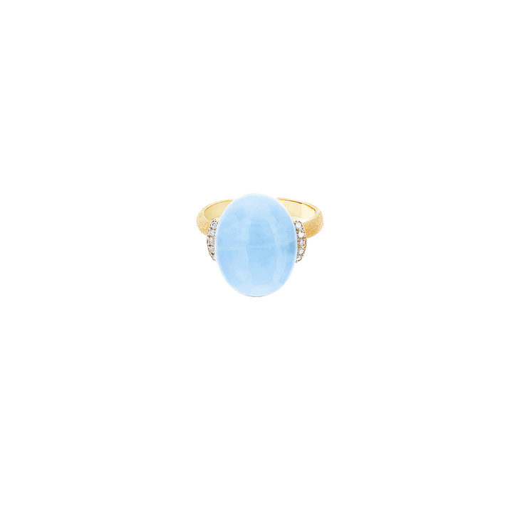 imagem frontal do anel Amuleti azure com pedra água-marinha leitosa rodeado de diamantes nas laterais e com aro em ouro de 18k