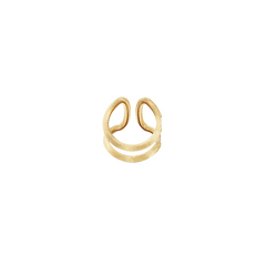 image inferior de um anel de ouro com um design único e contemporâneo, exibindo uma estrutura aberta com duas faixas que se entrelaçam. Uma das faixas é lisa, enquanto a outra é adornada com pequenos diamantes, conferindo um toque de sofisticação e brilho à joia. 