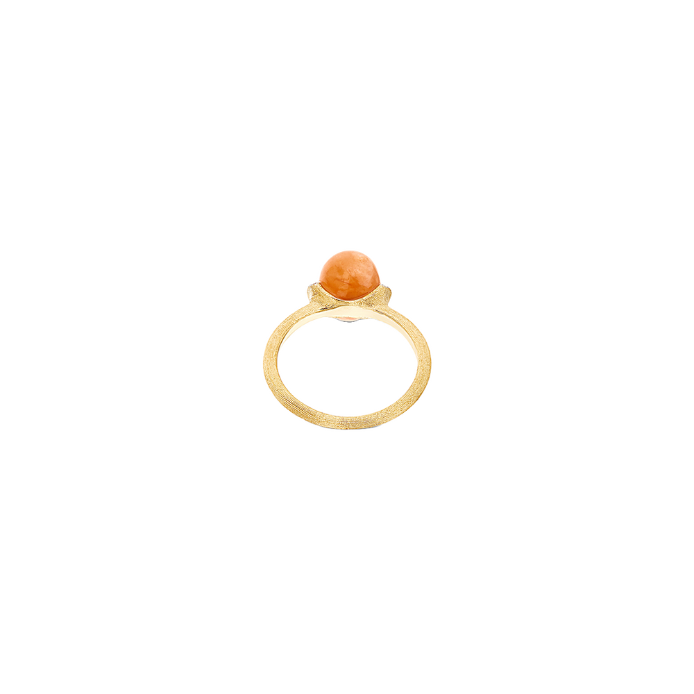 imagem inferior do Anel amuleti Petra com uma aventurina laranja em aro de ouro 18k 